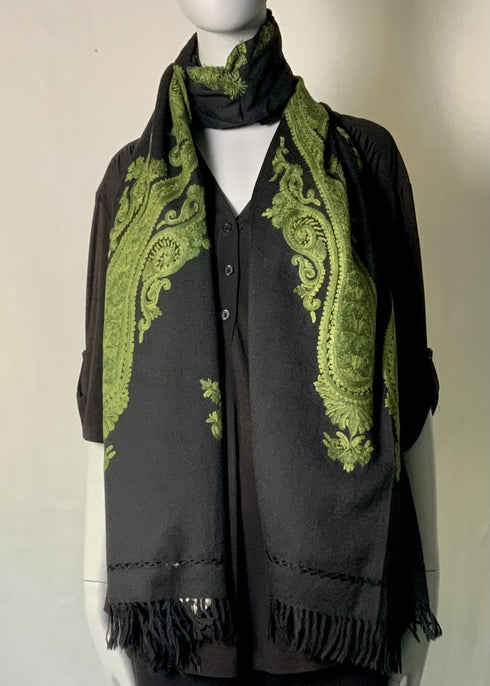 Hand Embroidered Aari with Large Paisley